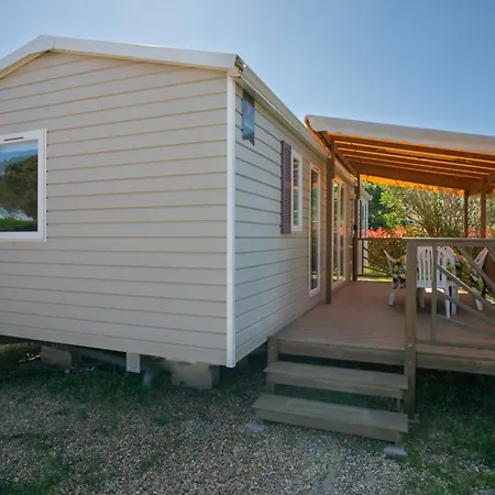 Mobilhome 373 مكان تخييم *